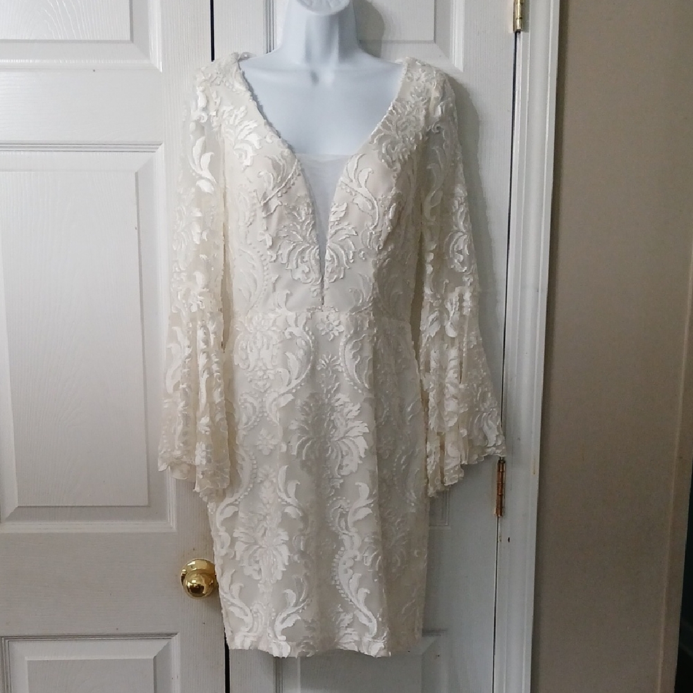 Betsy & Adam Elegant off white Lace Dress with Bell Sleeves Sz  6 EUC Worn once
